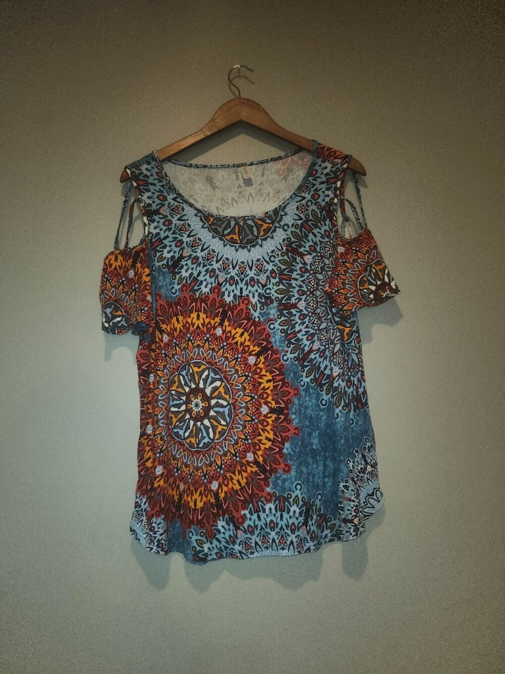Multi-color patterned Top